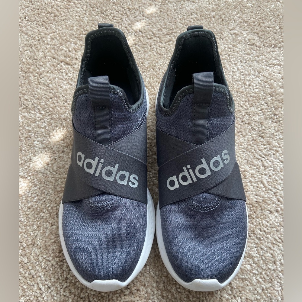 Adidas tennis shoes size 7